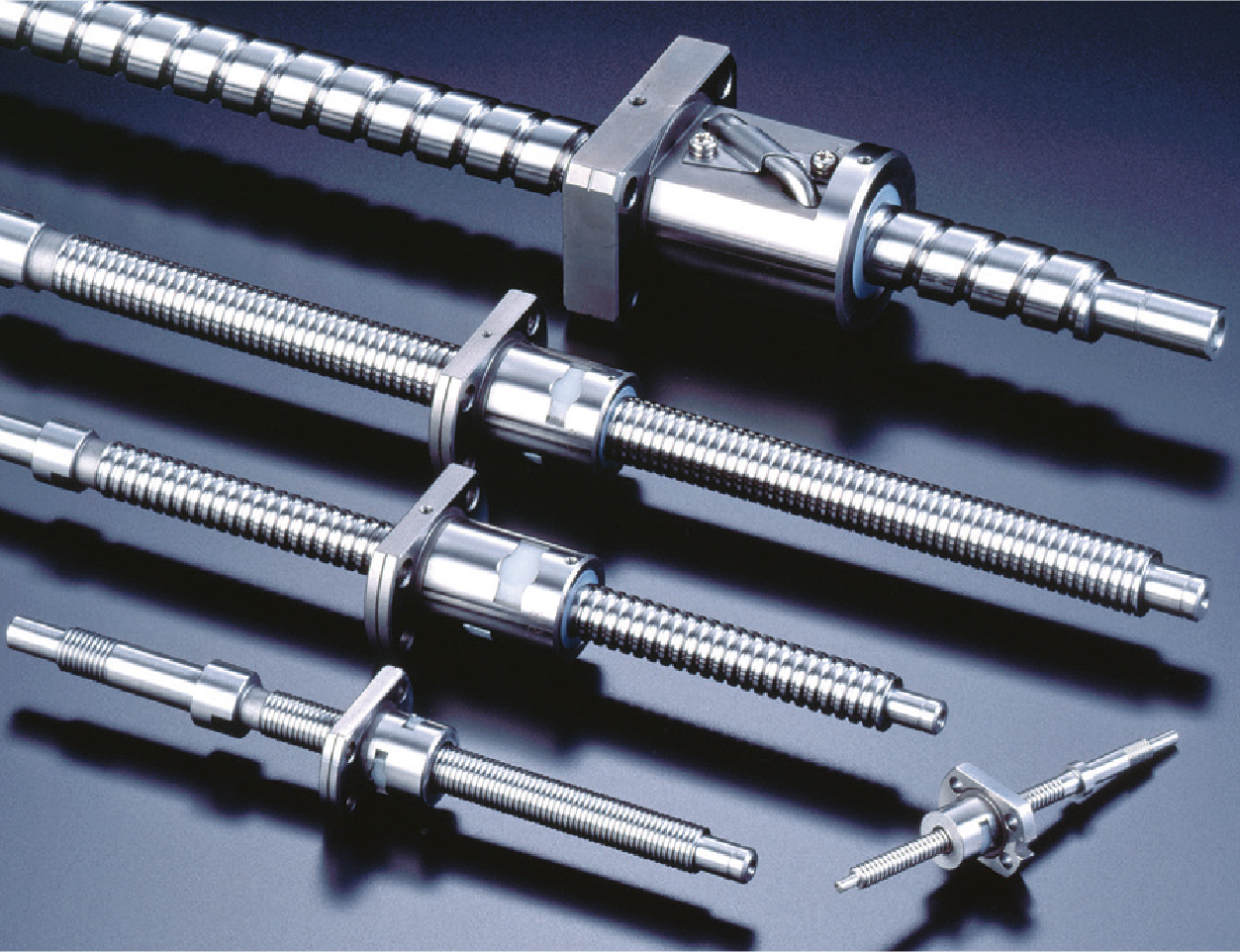 Close-up of SẢN PHẨM CHUYỂN ĐỘNG <br>TUYẾN TÍNH